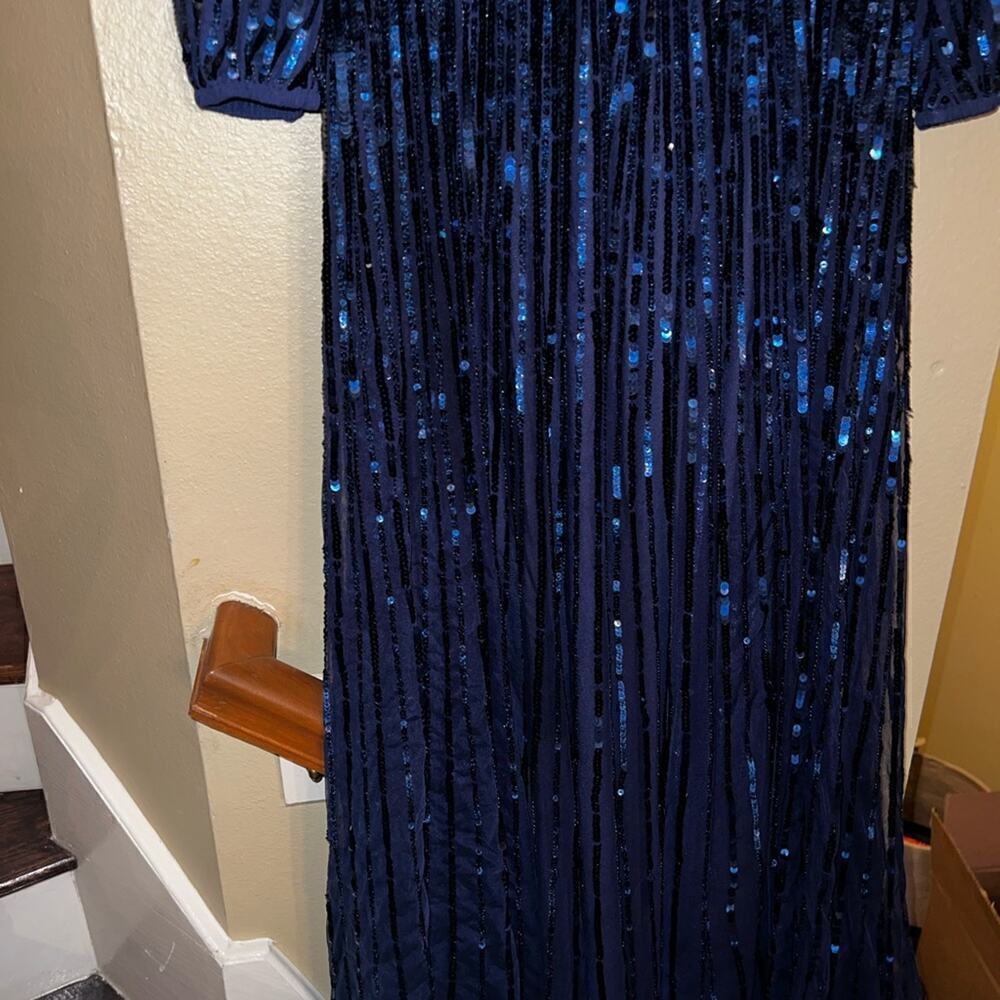 ▶️ Mac Duggal ◀️ Sequined 3/4 Sleeve V-Neck Plus Size Formal Gown - Picture 13 of 17